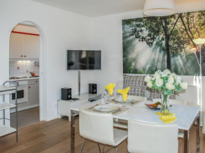 Apartment Cosy City by Interhome